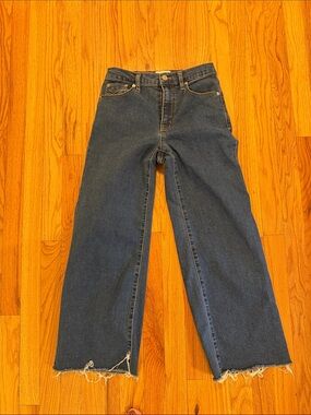High-Rise Wide-Leg Jeans in Dark Blue with Frayed Hem